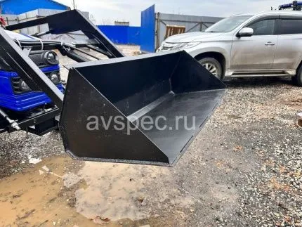 Минитрактор Русич Т-30 ВОМ 4x4 с фронтальным погрузчиком