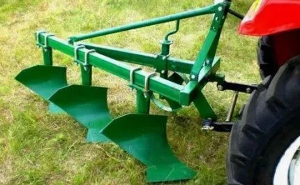 Плуг трехкорпусный 1l-320